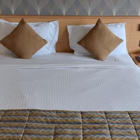 Click Hotel Bhuj Extérieur photo