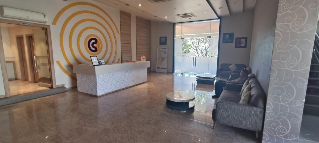 Click Hotel Bhuj Extérieur photo