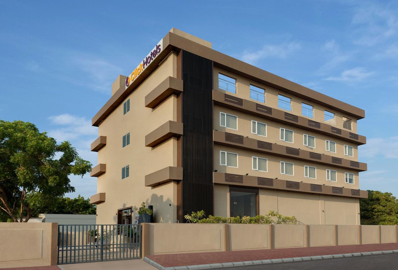 Click Hotel Bhuj Extérieur photo